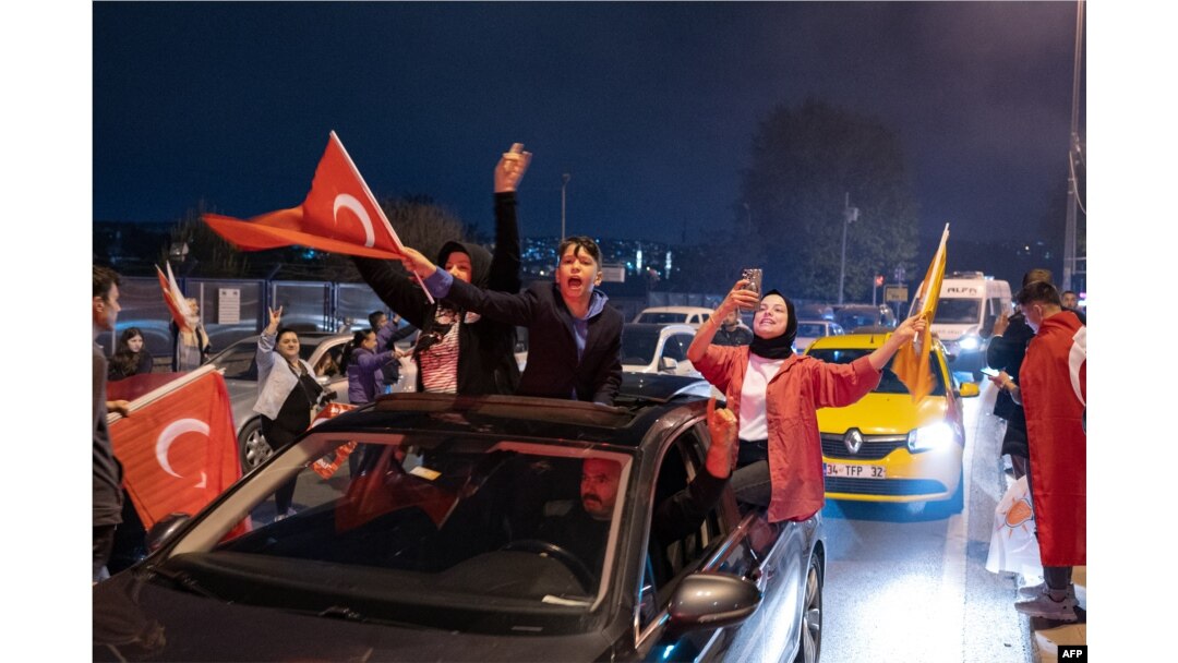 Pristalice AKP-a na ulicama Istanbula, 14. maj 2023.
