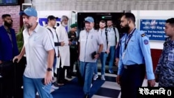 ঢাকায় পৌঁছেছে ইংল্যান্ড পুরুষ ক্রিকেট দল।