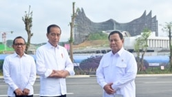 FILE - Presiden Jokowi didampingi Menhan Prabowo dan Mensesneg Pratikno saat memberikan pernyataan kepada wartawan menjelang Sidang Kabinet Paripurna perdana di IKN, Senin (12/8). (Biro setpres)