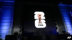 Logo Piala Dunia 2026 terlihat di Los Angeles pada Rabu, 17 Mei 2023. (Foto: AP)