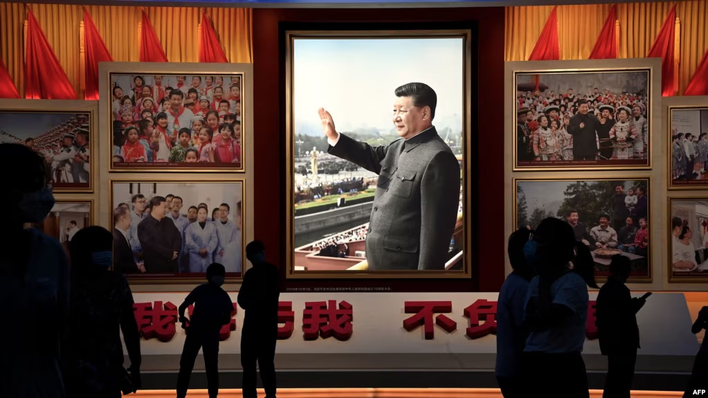 2022年9月北京中共中央博物馆中国国家主席习近平肖像(photo:VOA)