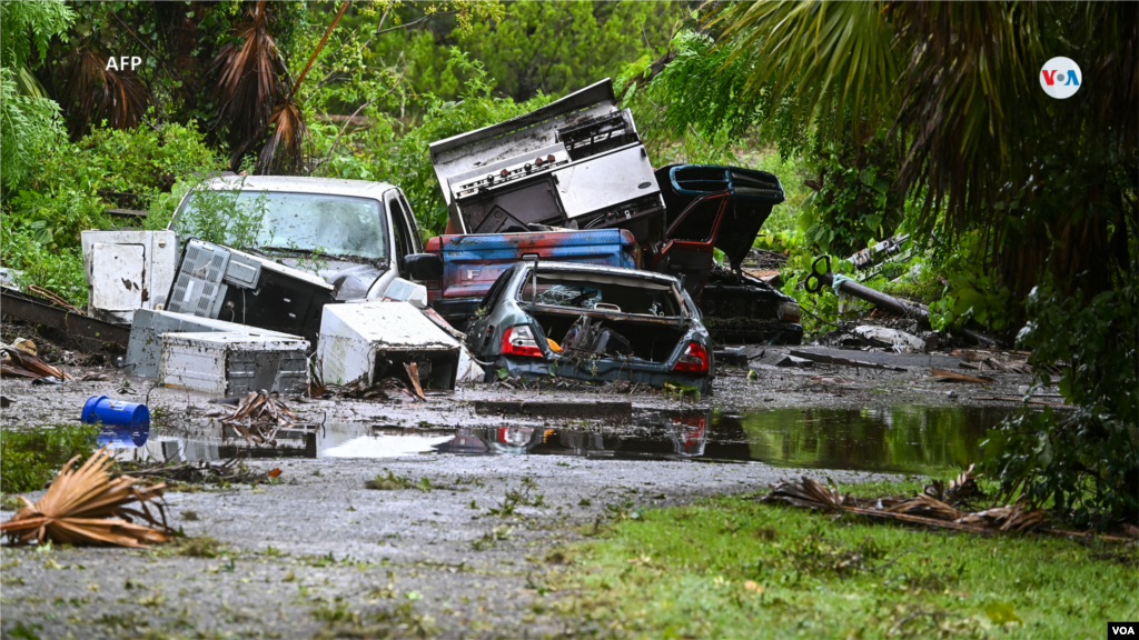 Imagen del patio trasero inundado de una casa en Steinhatchee, Florida, el 30 de agosto de 2023, después de que el huracán Idalia tocara tierra. Idalia avanzó hacia la costa noroeste de Florida como un poderoso huracán de categoría 3 el miércoles por la mañana para luego debilitarse.