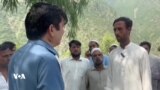 خۆبەخشێکی پاکستانی چەند منداڵێک ڕزگار دەکات کە لەناو تەلەفریکێکدا گیریان خواردبوو