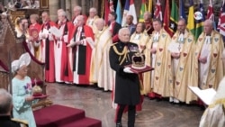 El Rey Carlos II ha sido coronado en su solemne servicio