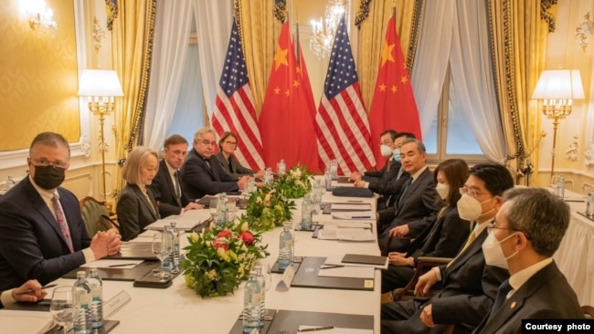 5月10日，美國國家安全顧問傑克·沙利文（Jake Sullivan）與中國最高外交官員王毅在維也納舉行會談。