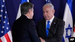 Держсекретар США Ентоні Блінкен та прем'єр-міністр Ізраїлю Біньямін Нетаньягу під час зустрічі в будівлі Міністерства оборони Ізраїлю, 12 жовтня 2023 року (Jacquelyn Martin/AP)