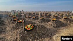 ফাইল ছবি - রাশিয়ার ক্রাসনোদার অঞ্চলের বাকিনস্কায়া গ্রামের কাছে একটি কবরস্থানে রাশিয়ান ভাগনার ভাড়াটে গোষ্ঠীর যোদ্ধাদের কবর দেখা যাচ্ছে । ( ২২ জানুয়ারি, ২০২৩) 