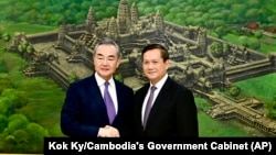 柬埔寨未来首相在金边会见中国外长王毅。（2023年8月13日）