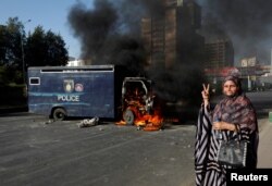 کراچی میں دو روز کے دوران آتشزدگی کے متعدد واقعات ہوئے جن میں پولیس کی گاڑیوں کو بھی نشانہ بنایا گیا۔
