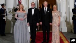 El presidente de EEUU, Joe Biden, y la primera dama Jill Biden junto al primer ministro australiano, Anthony Albanese, y su pareja, Jodie Haydon, durante una cena de Estado en la Casa Blanca el 25 de octubre de 2023.