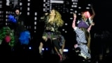 Madonna se presenta en el último espectáculo de su The Celebration Tour, en la playa de Copacabana en Río de Janeiro, Brasil, el sábado 4 de mayo de 2024. (Foto AP/Silvia Izquierdo)
