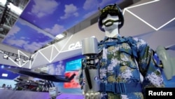 Drone penyerang tipe CH-817 dipamerkan dalam Pameran Penerbangan dan Dirgantara Internasional China di Zhuhai, provinsi Guangdong, pada 29 September 2021. (Foto: Reuters/Aly Song) 