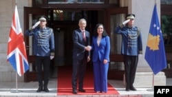 Toni Bler i predsednica Kosova Vjosa Osmani u Prištini (Foto: AFP)