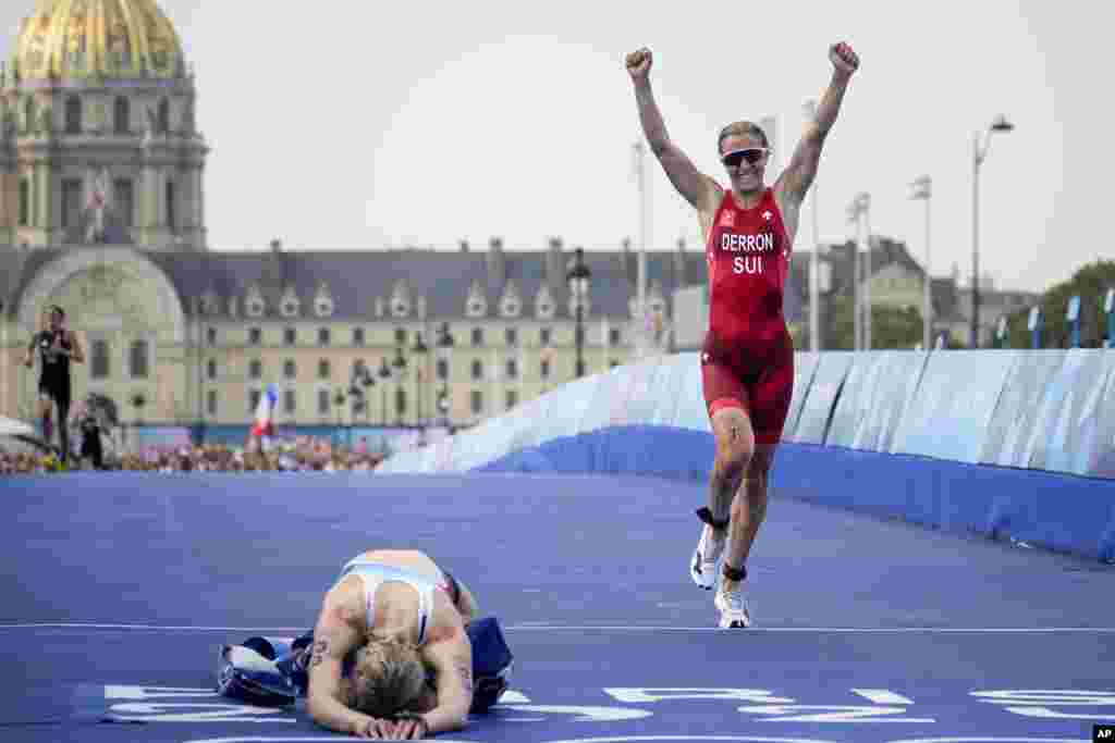 Julie Derron of Switzerland celebrates winning the silver medal at the end of the women&#39;s individual triathlon competition at the 2024 Summer Olympics, in Paris, France.