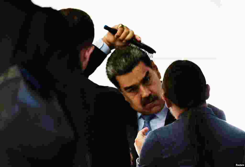 Venezuela&#39;s President Nicolas Maduro brushes his hair as he leaves the South American Summit at Itamaraty Palace in Brasilia, Brazil, May 30, 2023.