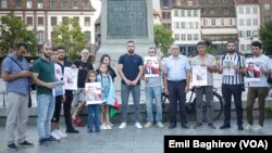 Strasburqda Qubad İbadoğluna azadlıq tələbi ilə piket keçirilib