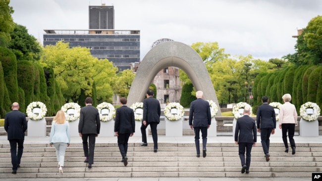 G7 leaders walk together to lay flower wreath, at the cenotaph for Atomic Bomb Victims, ahead of the G7 Summit in Hiroshima, Japan, May 19, 2023.
