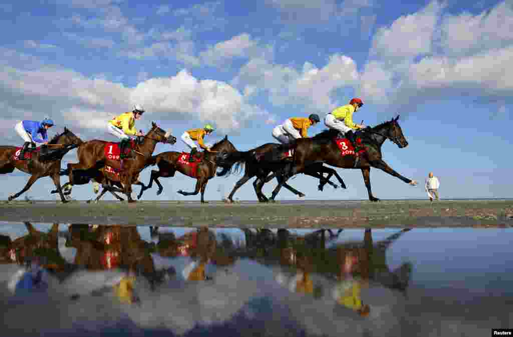 Riders compete in the Laytown horse racing event in Laytown, Ireland. REUTERS/Clodagh Kilcoyne