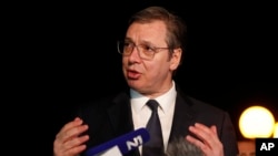 Predsednik Srbije Aleksadar Vučić daje izjavu posle sastanka sa kosovskim premijerom u Ohridu