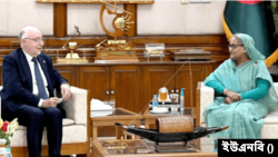 গণভবনে আইসিএও কাউন্সিলের সভাপতি সালভাতোর সায়াচিটানো সাথে বাংলাদেশের প্রধানমন্ত্রী শেখ হাসিনা। ১৬ আক্টোবর, ২০২৩।
