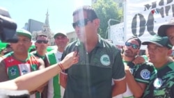 Manifestante Javier Galván se expresa en contra de la reforma laboral 