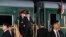 Nhà lãnh đạo Triều Tiên Kim Jong Un bước xuống tàu sau khi tàu vượt qua biên giới Nga tại Khasan, cách Vladivostok 127 km về phía nam, ngày 12/9/2023.