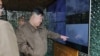 Nhà lãnh đạo Triều Tiên Kim Jong Un giám sát các cuộc diễn tập của hệ thống quản lý và kiểm soát vũ khí hạt nhân mà họ gọi là “bộ kích hoạt hạt nhân”. (Ảnh chụp ngày 22/4/2024)