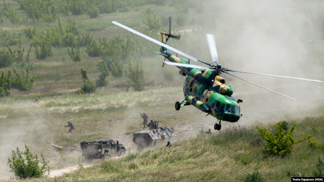 Воена НАТО вежба 'Брз одговор 23' на армискиот полигон Криволак со учество на повеќе од 1.800 припадници од македонската армија, како и од армиите на САД, Црна Гора, Албанија и од безбедносните сили на Косово