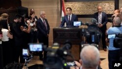 Американскиот специјален пратеник Амос Хохштајн зборува за медиумите по неговиот состанок со претседателот на либанскиот парламент во Бејрут, Либан, 18 јуни 2024 година
