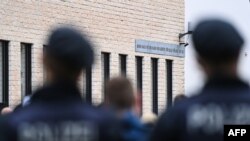 FILE - Policemen stand in front of a synagogue in western Germany, May 14, 2021. A German Iranian dual national was charged May 11, 2023, in an attempted arson attack on a synagogue in North Rhine-Westphalia, on the orders of the Iranian government.