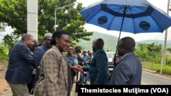 Uhereye iburyo: Careme Bizoza, Buramatari wa Cibitoke mu Burundi, hagati: Habitegeko François,Guverineri w'intara y'Amajyepfo mu Rwanda, ibumoso: Kayitesi Alice, Guverineri w'intara y'amajyepfo mu Rwanda.