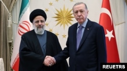 Presiden Turki Tayyip Erdogan menerima kunjungan Presiden Iran Ebrahim Raisi di Ankara, Turki, Rabu 24 Januari 2024.