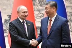 지난달 16일 중국 베이징 인민대회당에서 만난 블라디미르 푸틴 러시아 대통령(왼쪽)과 시진핑 중국 국가주석(오른쪽).