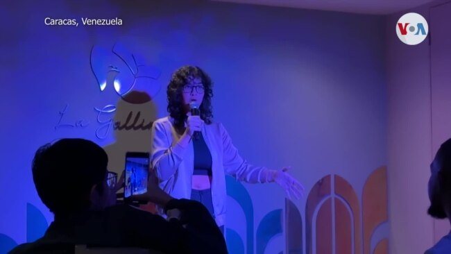 Mujeres luchan por espacios en la comedia en vivo en la conservadora Venezuela