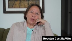 ARCHIVO. La feminista María Teresa Blandón en un apartamento en Costa Rica. Foto: VOA, Houston Castillo