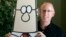 ARHIVA - Skot Adams, autor stripa "Dilbert, u studiju u Kaliforniji (Foto: AP/Marcio Jose Sanchez)