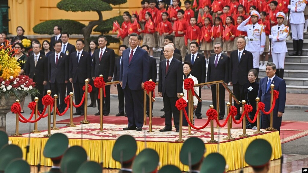 Lễ đón ông Tập Cận Bình tại Phủ Chủ tịch ở Hà Nội do Tổng bí thư Nguyễn Phú Trọng chủ trì hôm 12/12.