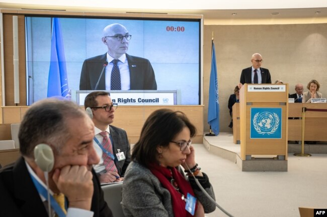 Komisaris Tinggi PBB untuk Hak Asasi Manusia Volker Turk menyampaikan pidato pada sidang Dewan HAM PBB ke-52, di Jenewa, 27 Februari 2023. (Fabrice COFFRINI/AFP)
