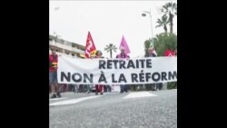 戛纳电影节期间法国民众举行反对退休改革的抗议 
