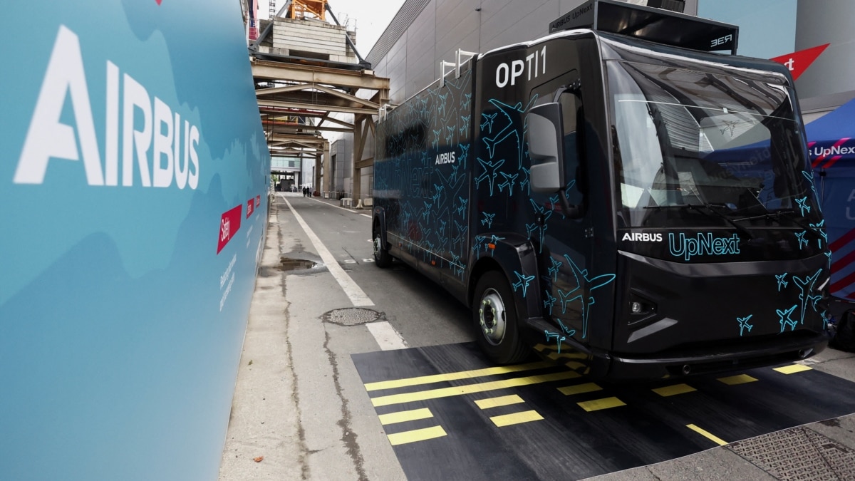 Airbus Truck Fitted with Airplane Controls to Test Self-taxiing - Vimarsana News