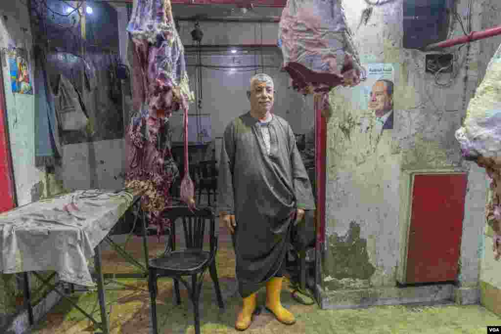 Abdulsaid Abu Hani, a butcher, says, “We’re struggling to make a profit this Christmas due to an exceptionally low turnout, but we can’t afford to close." Cairo, Egypt, Jan. 5, 2024. (Hamada Elrasam/VOA)