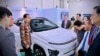 Presiden Joko Widodo meninjau pabrik baterai dan kendaraan listrik PT. Hyundai- LG Indonesia (HLI) Green Power, di Kabupaten Karawang, Jawa Barat, Rabu (3/7). (Biro Pers Sekretariat Presiden)