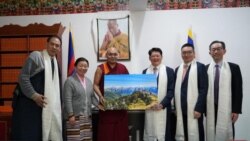 ཐེ་ཝན་མང་གཙོ་ཐེབས་རྩ་ཁང་གི་སྐུ་ཚབ་ཚོགས་ཆུང་ཞིག་བོད་མི་མང་སྤྱི་འཐུས་ལྷན་ཁང་དུ་ཕེབས་པ།