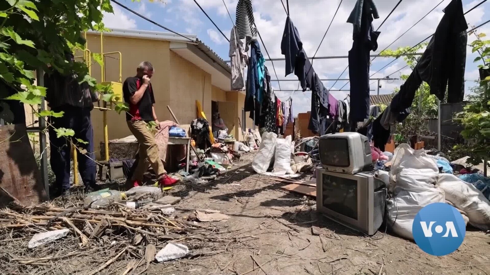 UN World Food Program Volunteers Help Ukrainians Affected by Flood