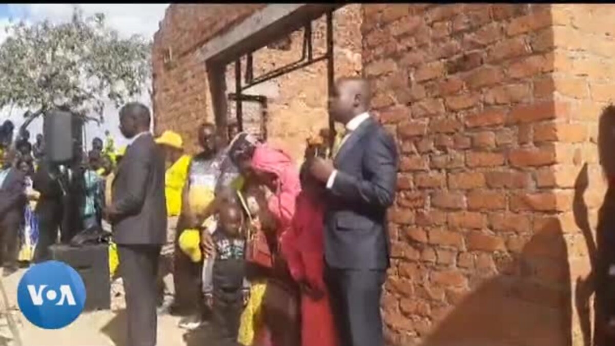 Chamisa Consoling Family of Slain Tinashe Chitsunge