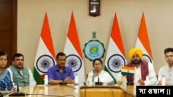 ভারতে পশ্চিমবঙ্গের মুখ্যমন্ত্রী মমতা বন্দ্যোপাধ্যায় ও দিল্লির মুখ্যমন্ত্রী অরবিন্দ কেজরিওয়ালের বৈঠকে পাঞ্জাবের মুখ্যমন্ত্রী ভগবত মান এবং দিল্লির শিক্ষামন্ত্রী আতিশী মার্লেনা , সাংসদ রাঘব চাড্ডা এবং সঞ্জয় সিং উপস্থিত ছিলেন।