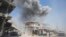 22일 가자지구 칸 유니스에서 이스라엘 군의 폭격으로 연기가 피어오르고 있다.