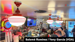 El ambiente cotidiano en el Red Arrow Diner cambia durante las época de primarias, en las que el pequeño establecimiento se llena de votantes, candidatos y prensa.