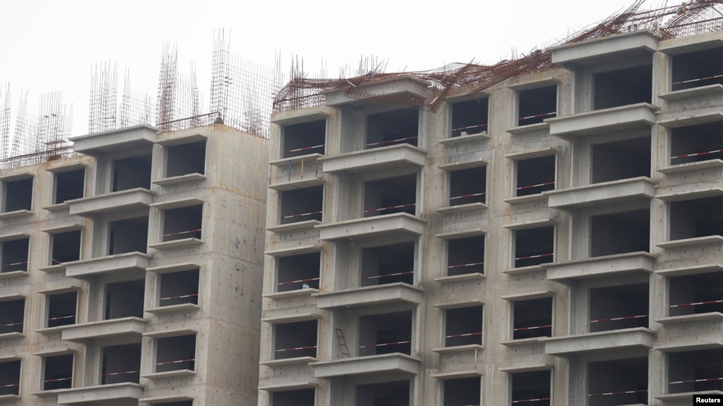资料照：恒大在河南洛阳一处没有完工的住宅项目。（2021年9月16日）(photo:VOA)