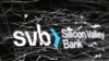 ARCHIVO: el logotipo destruido de SVB (Silicon Valley Bank) se ve en esta ilustración tomada el 13 de marzo de 2023.